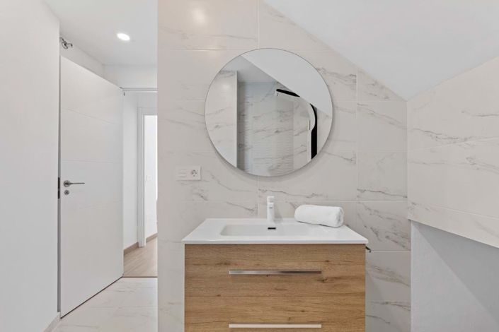 Image No.22-2 Bed Townhouse for sale