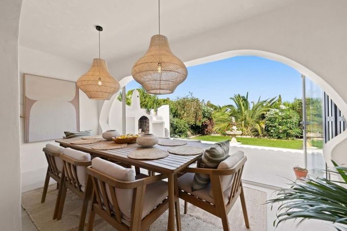 Image No.1-4 Bed Villa for sale