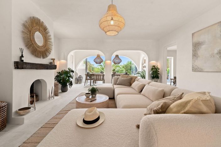 Image No.2-4 Bed Villa for sale