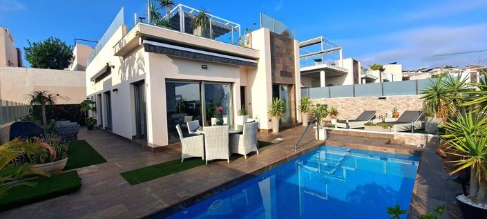 Image No.1-4 Bed Villa for sale