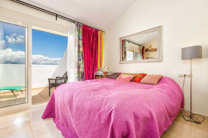 Image No.20-3 Bed Townhouse for sale