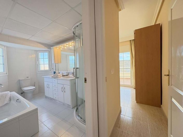 Image No.16-3 Bed Villa for sale