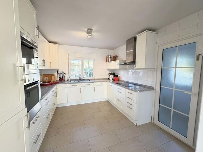 Image No.8-3 Bed Villa for sale