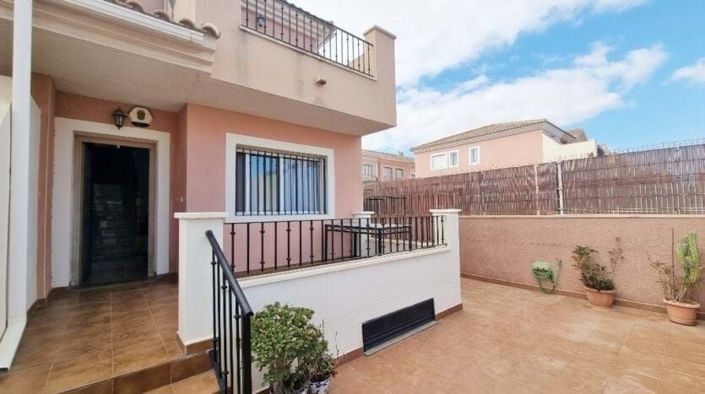 Image No.1-4 Bed Townhouse for sale