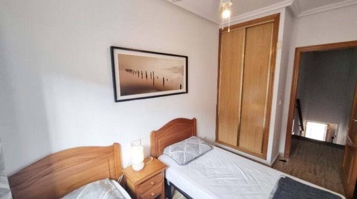 Image No.15-4 Bed Townhouse for sale