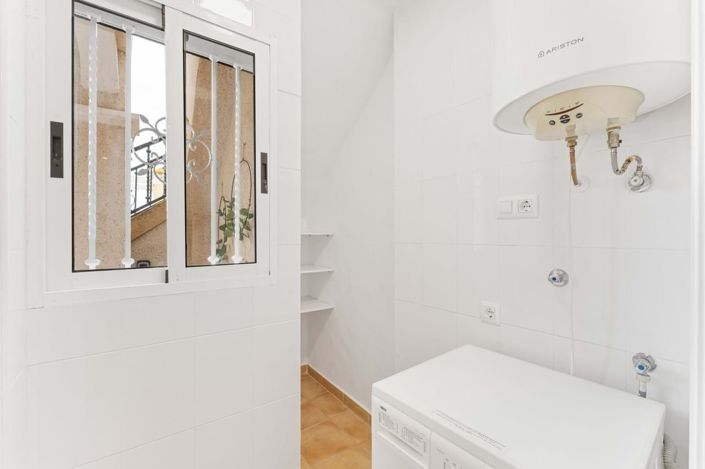 Image No.19-2 Bed Townhouse for sale