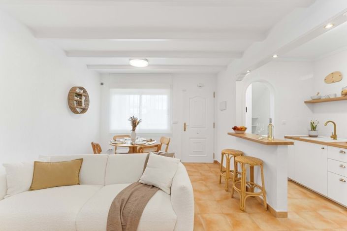 Image No.21-2 Bed Townhouse for sale