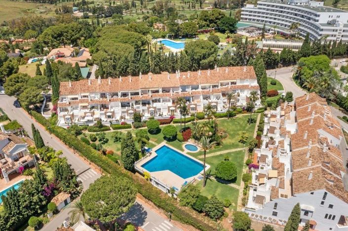 Image No.26-3 Bed Townhouse for sale