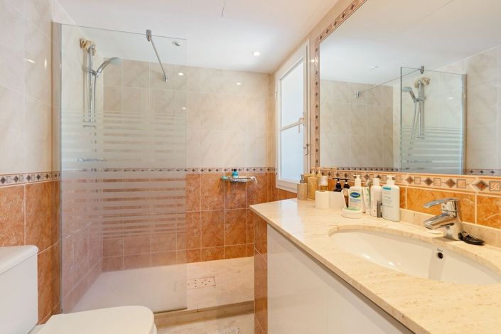 Image No.9-3 Bed Townhouse for sale