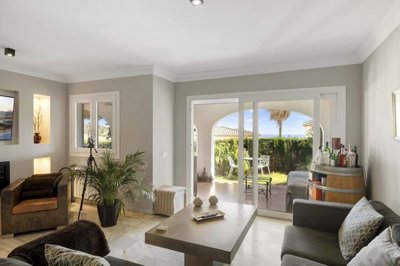 1447-645575-78d1f4f8b6655591b02d22fabb36a692d