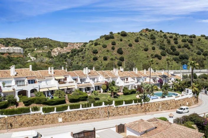 Image No.33-2 Bed Townhouse for sale