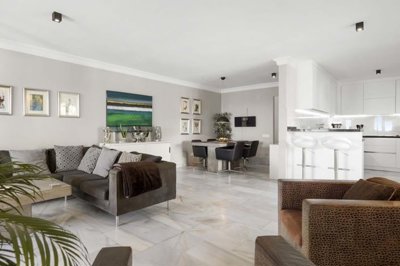 1447-645575-78d1f4f8b6655591b02d22fabb36a692d