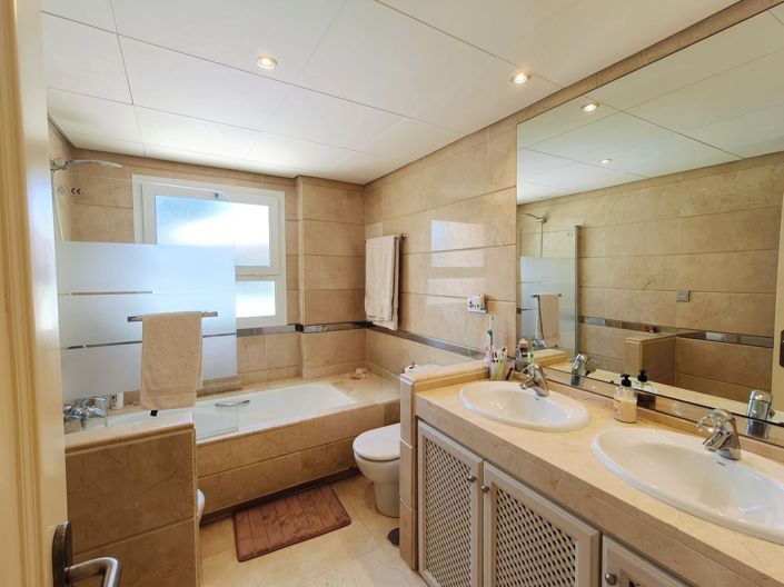 Image No.17-3 Bed Apartment for sale