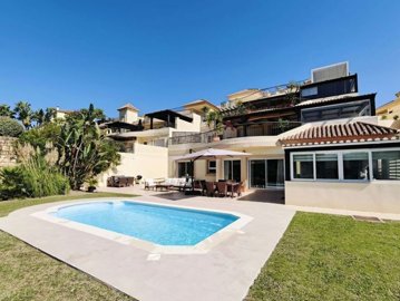 1447-646620-78d1f4f8b6655591b02d22fabb36a692d