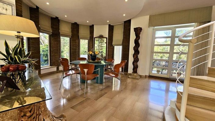 Image No.10-5 Bed Villa for sale