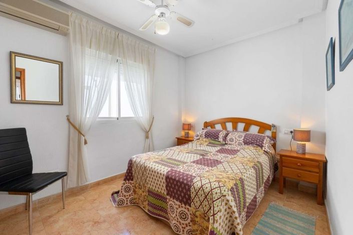 Image No.16-2 Bed Townhouse for sale