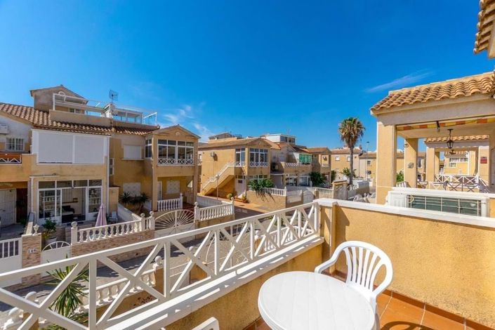 Image No.21-2 Bed Townhouse for sale