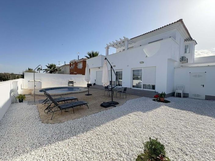 Image No.1-3 Bed Villa for sale