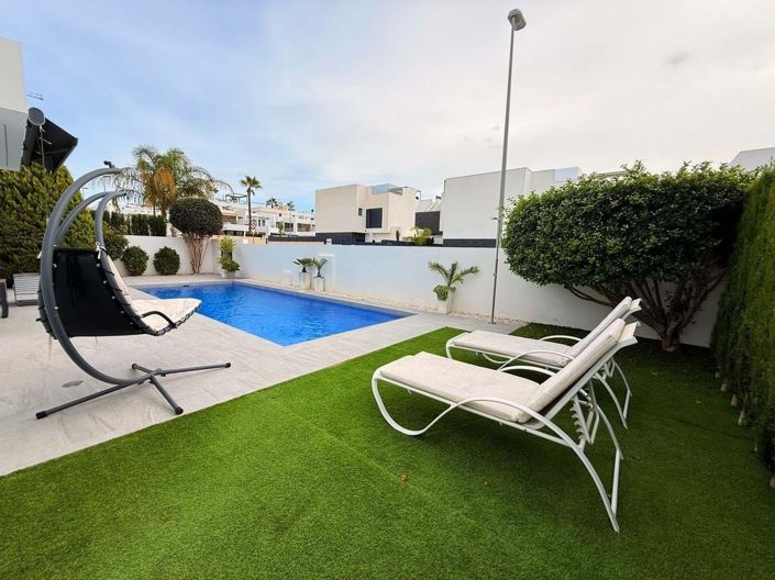 Image No.17-2 Bed Villa for sale