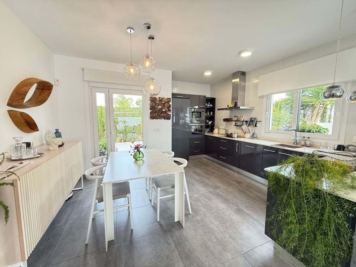 Image No.3-2 Bed Villa for sale