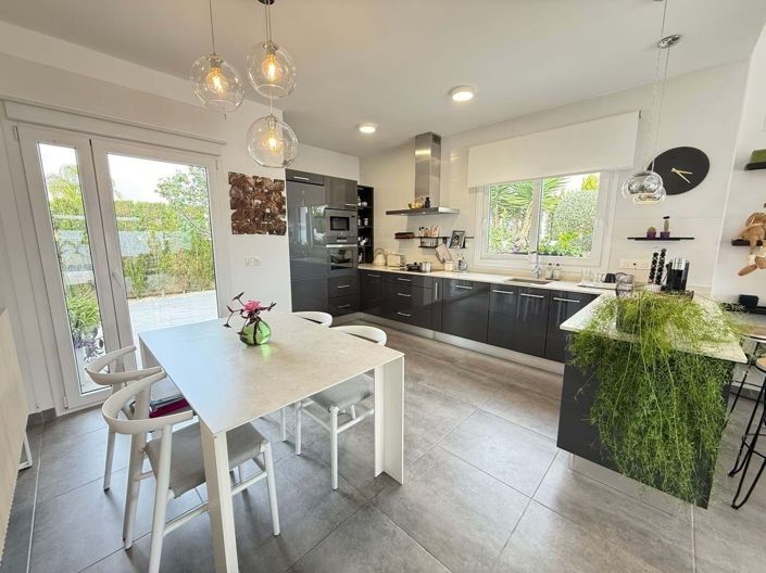 Image No.7-2 Bed Villa for sale