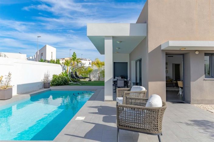 Image No.2-3 Bed Villa for sale