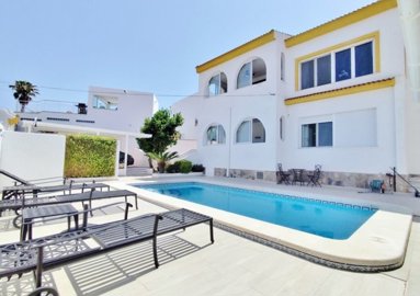 4 Bed Villa for sale