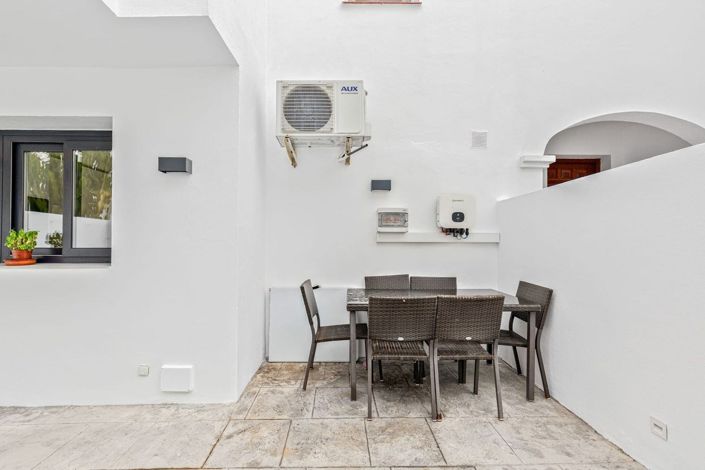 Image No.10-3 Bed Townhouse for sale