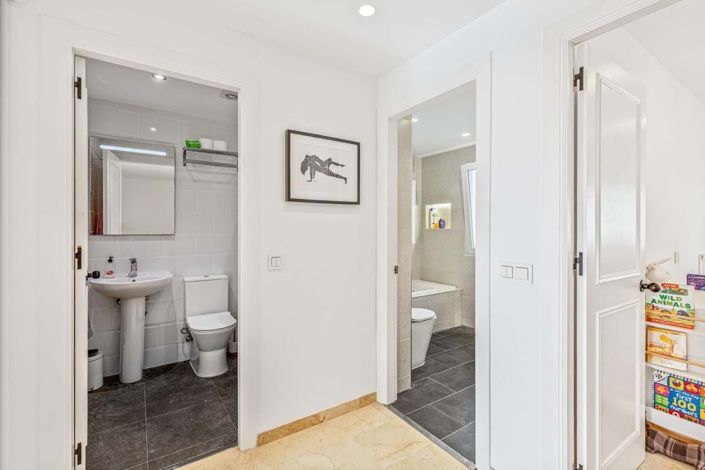 Image No.25-3 Bed Townhouse for sale