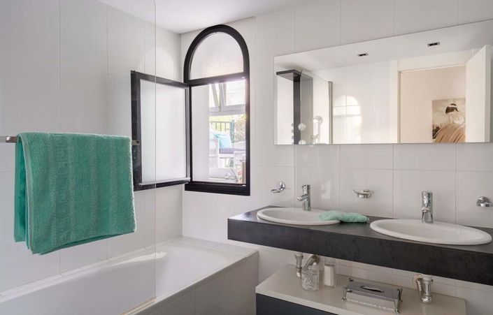 Image No.26-3 Bed Townhouse for sale