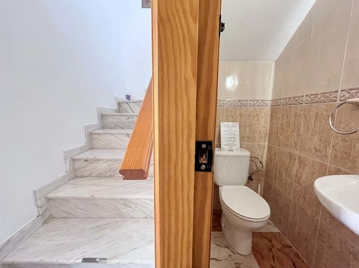 Image No.17-2 Bed Townhouse for sale