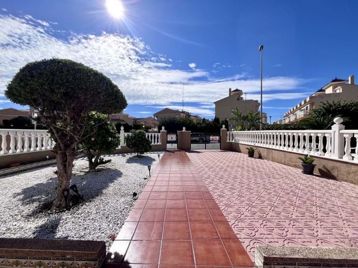 Image No.40-2 Bed Townhouse for sale