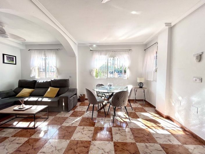 Image No.9-2 Bed Townhouse for sale