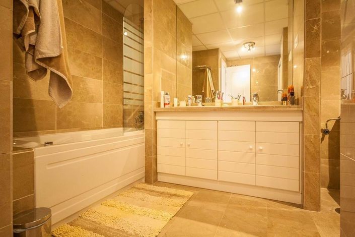 Image No.8-3 Bed Apartment for sale