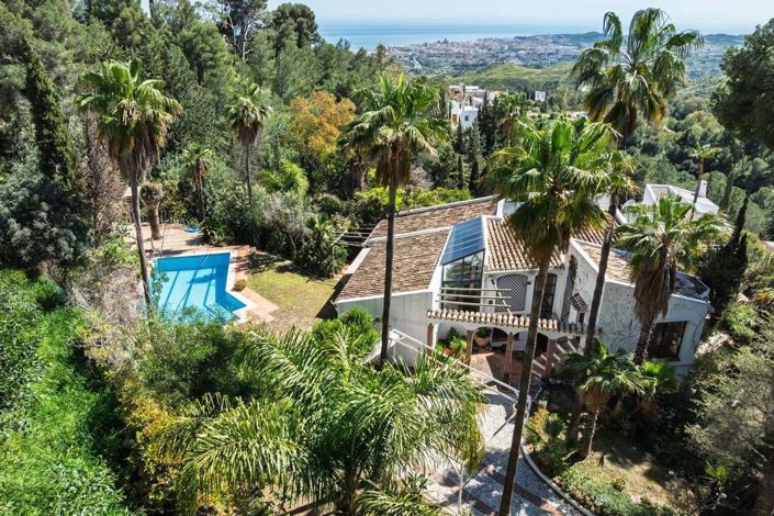 Image No.1-6 Bed Villa for sale