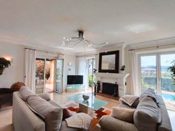 1447-645330-78d1f4f8b6655591b02d22fabb36a692d