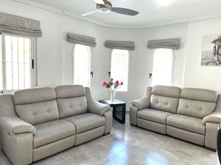 Image No.4-2 Bed Property for sale