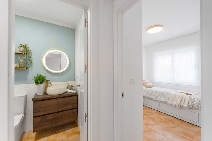 Image No.11-2 Bed Townhouse for sale