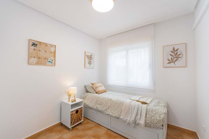 Image No.8-2 Bed Townhouse for sale