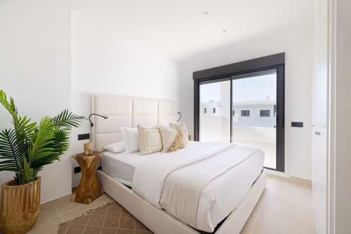 Image No.20-2 Bed Apartment for sale