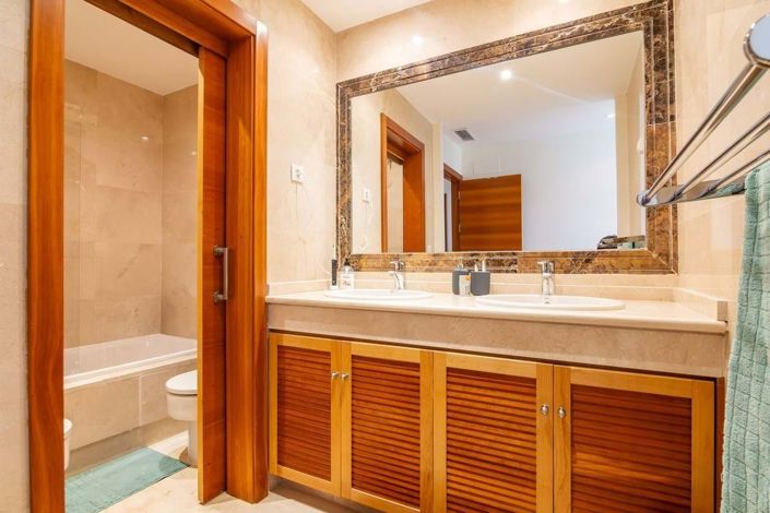 Image No.17-3 Bed Townhouse for sale