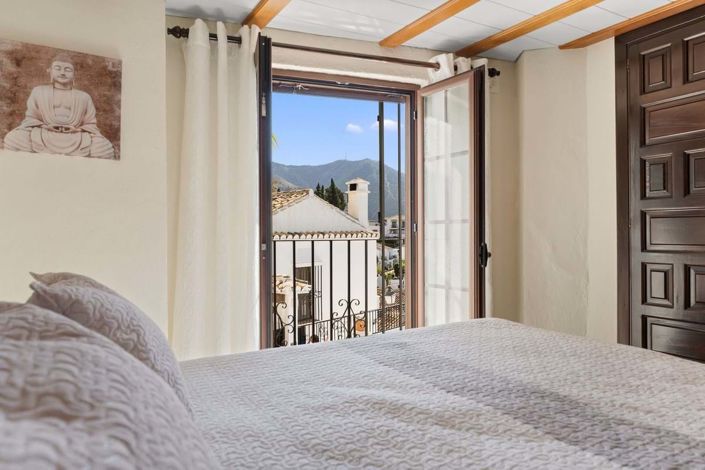 Image No.22-2 Bed Apartment for sale