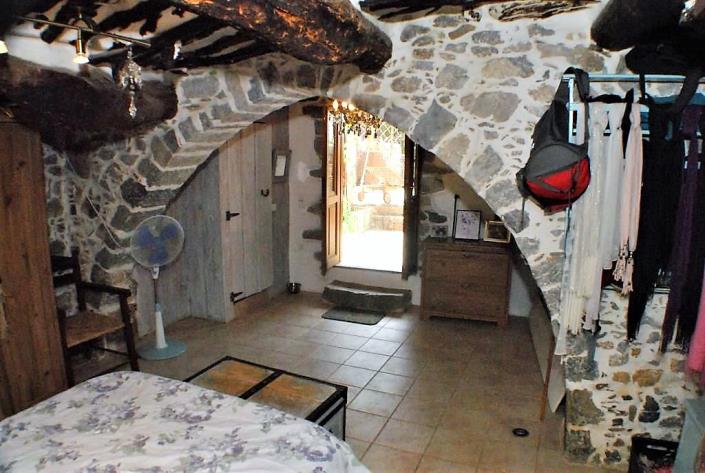 Image No.25-2 Bed House for sale