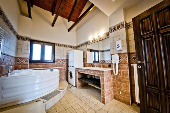 Image No.20-4 Bed Villa / Detached for sale