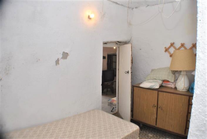 Image No.8-2 Bed House for sale