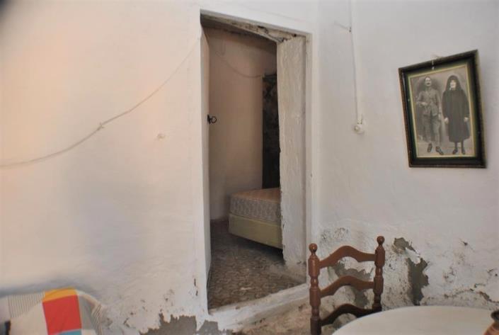 Image No.9-2 Bed House for sale