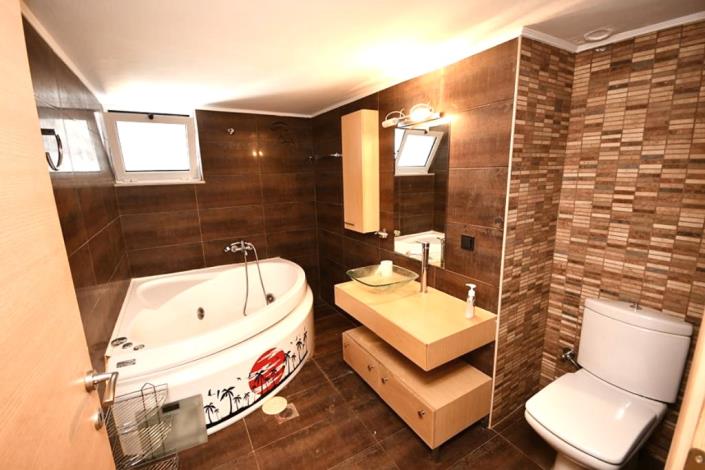 Image No.11-3 Bed Apartment for sale