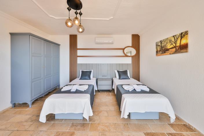 Image No.48-4 Bed Villa / Detached for sale