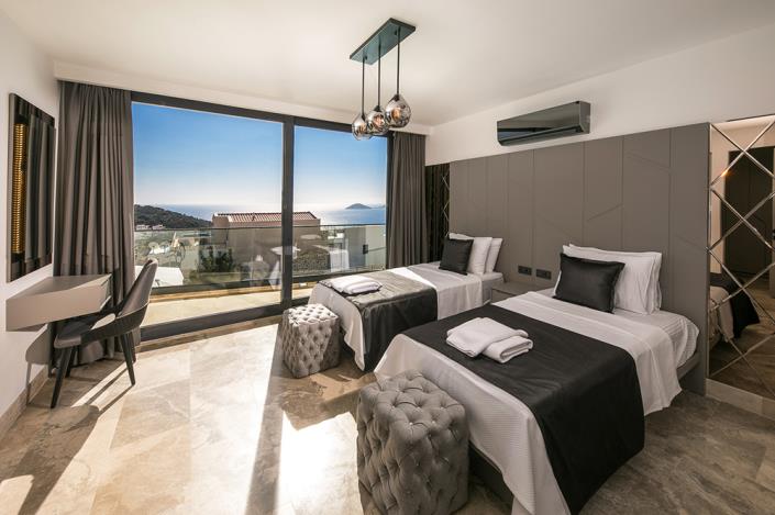 Image No.10-6 Bed Villa / Detached for sale