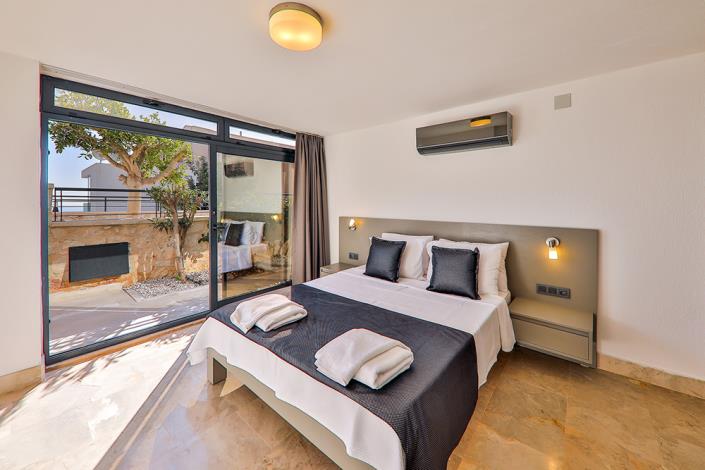 Image No.51-6 Bed Villa / Detached for sale